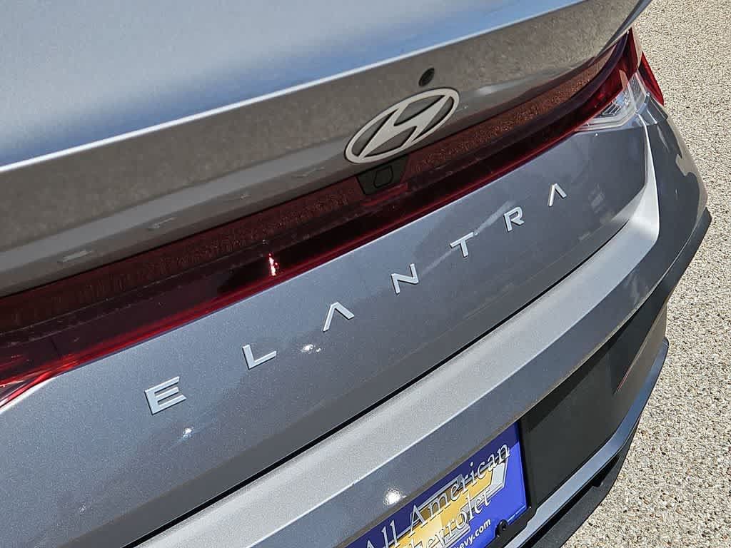 Used 2024 Hyundai Elantra SEL FWD image 11