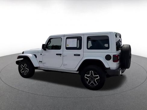 Used 2025 Jeep Wrangler Unlimited Sahara AWD/4WD image 10