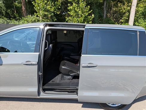 Used 2025 Chrysler Pacifica Select FWD image 23