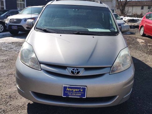 Used 2008 Toyota Sienna XLE image 2