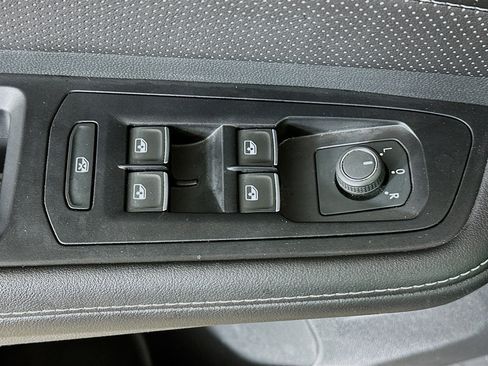 Used 2025 Volkswagen Atlas SE image 15