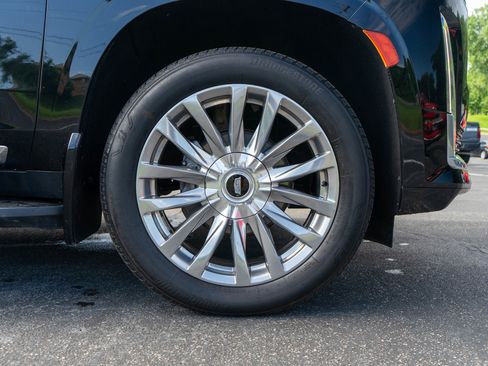 Used 2022 Cadillac Escalade ESV Luxury AWD/4WD image 13