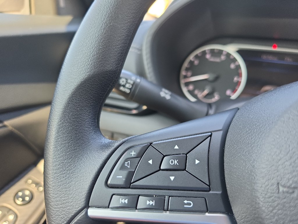 Used 2024 Nissan Sentra SV FWD image 27