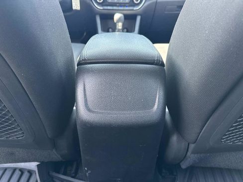 Used 2019 Hyundai Elantra GT FWD image 14