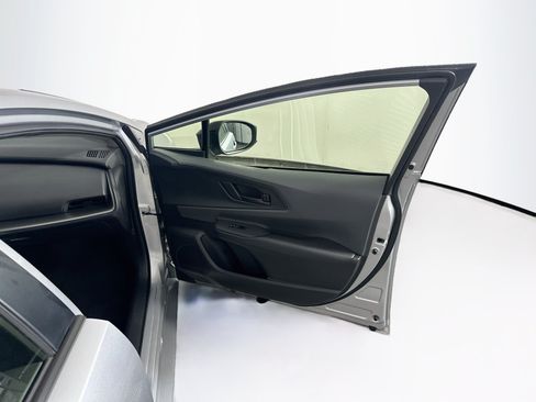 Used 2025 Toyota Prius LE FWD image 32
