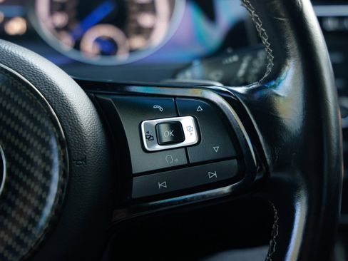 Used 2017 Volkswagen Golf R 4-Door image 28