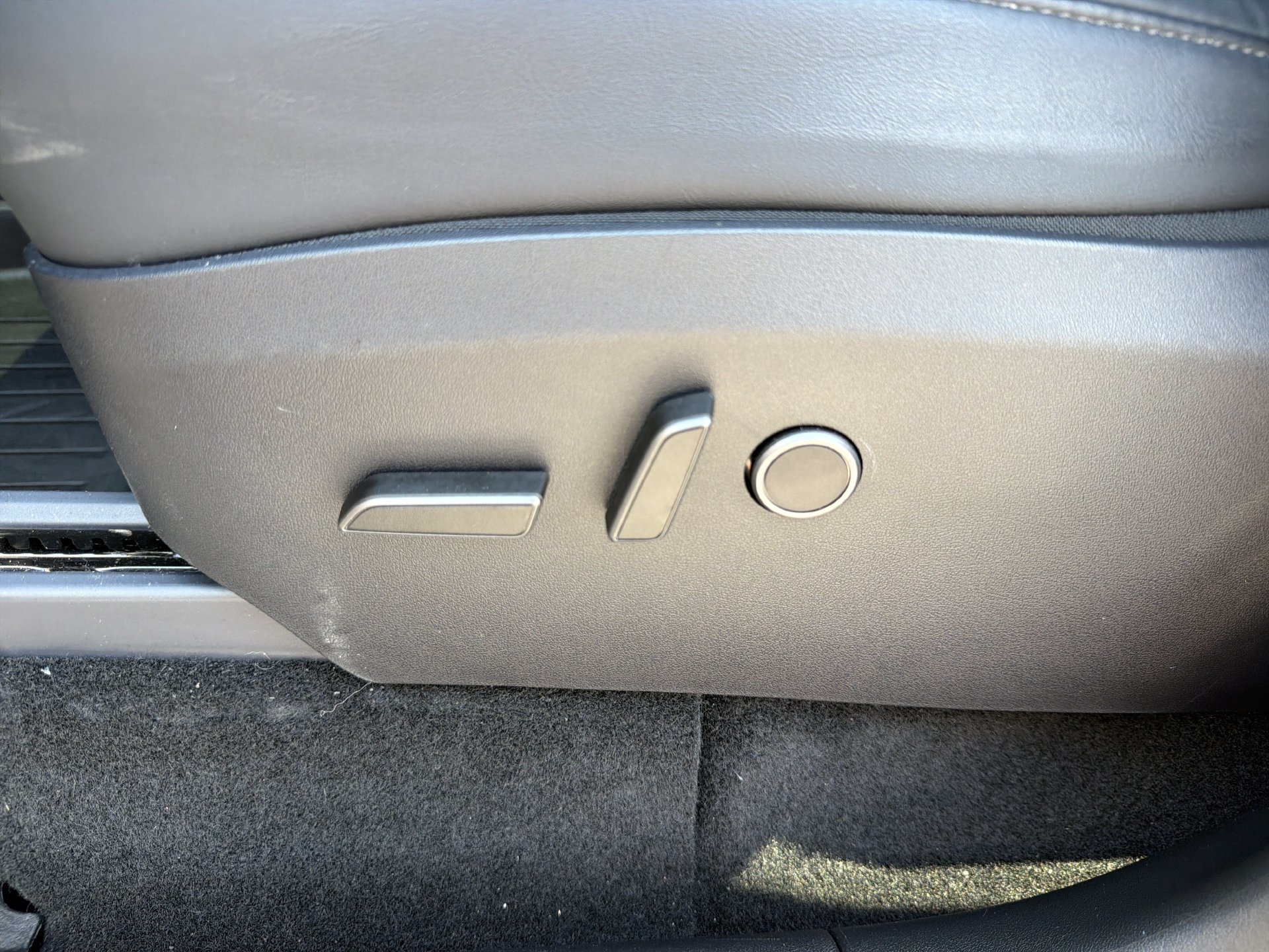 Used 2024 Tesla Model Y Long Range AWD/4WD image 19