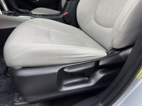 Used 2024 Toyota Corolla Cross L FWD image 34