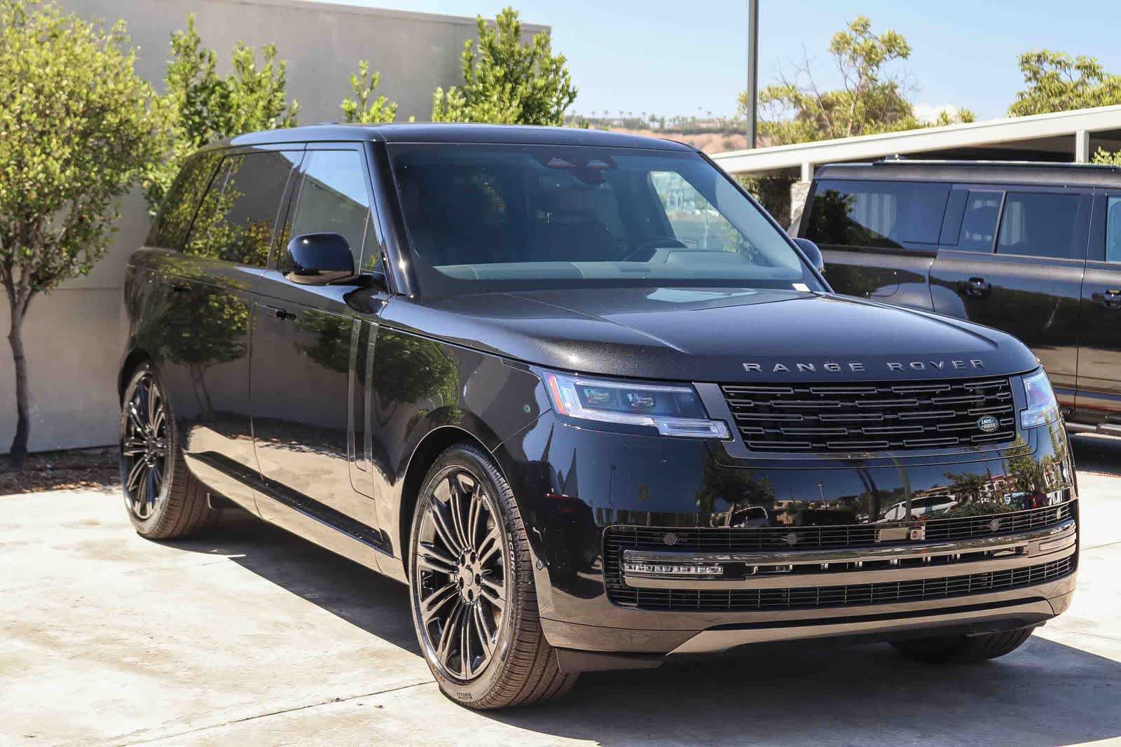 New 2026 Land Rover Range Rover Long Wheelbase SE AWD/4WD image 3