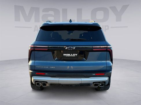 Used 2025 Chevrolet Traverse LT w/ Sun and Wheel Package image 4