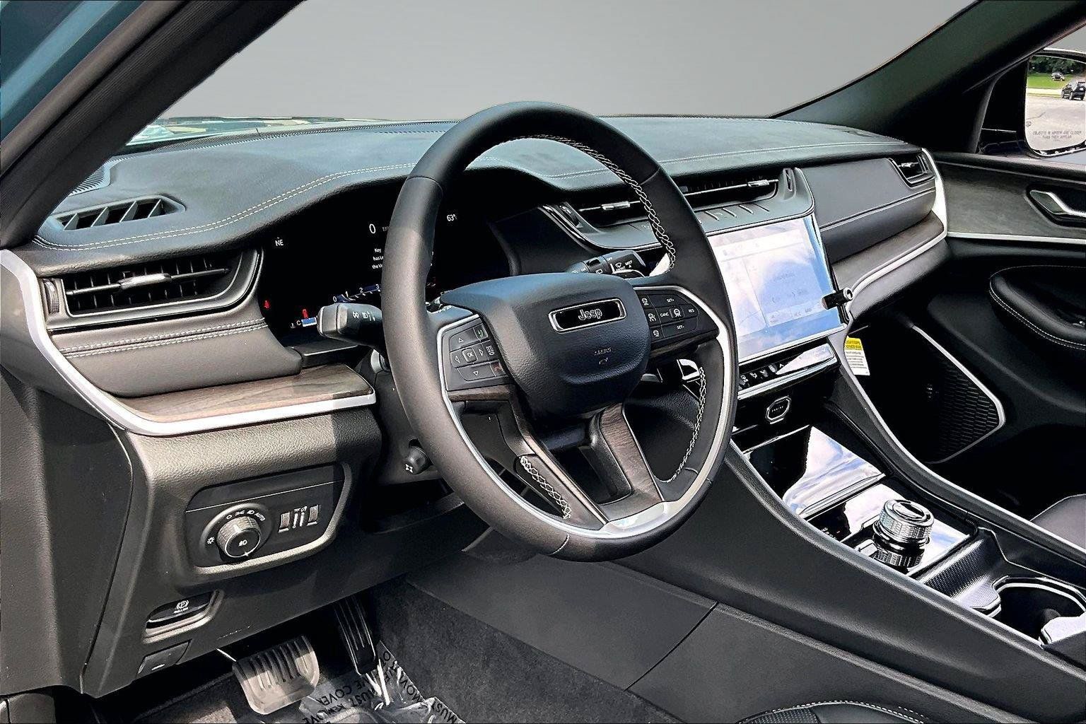 New 2027 Jeep Grand Cherokee Limited AWD/4WD image 7