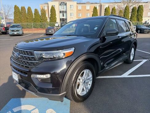 Used 2024 Ford Explorer XLT w/ Equipment Group 202A image 3