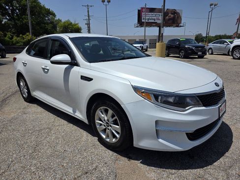 Used 2017 Kia Optima LX FWD image 3