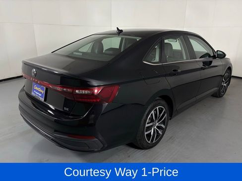 Used 2025 Volkswagen Jetta SE FWD image 10