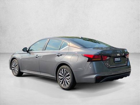 Used 2024 Nissan Altima 2.5 SV FWD image 7