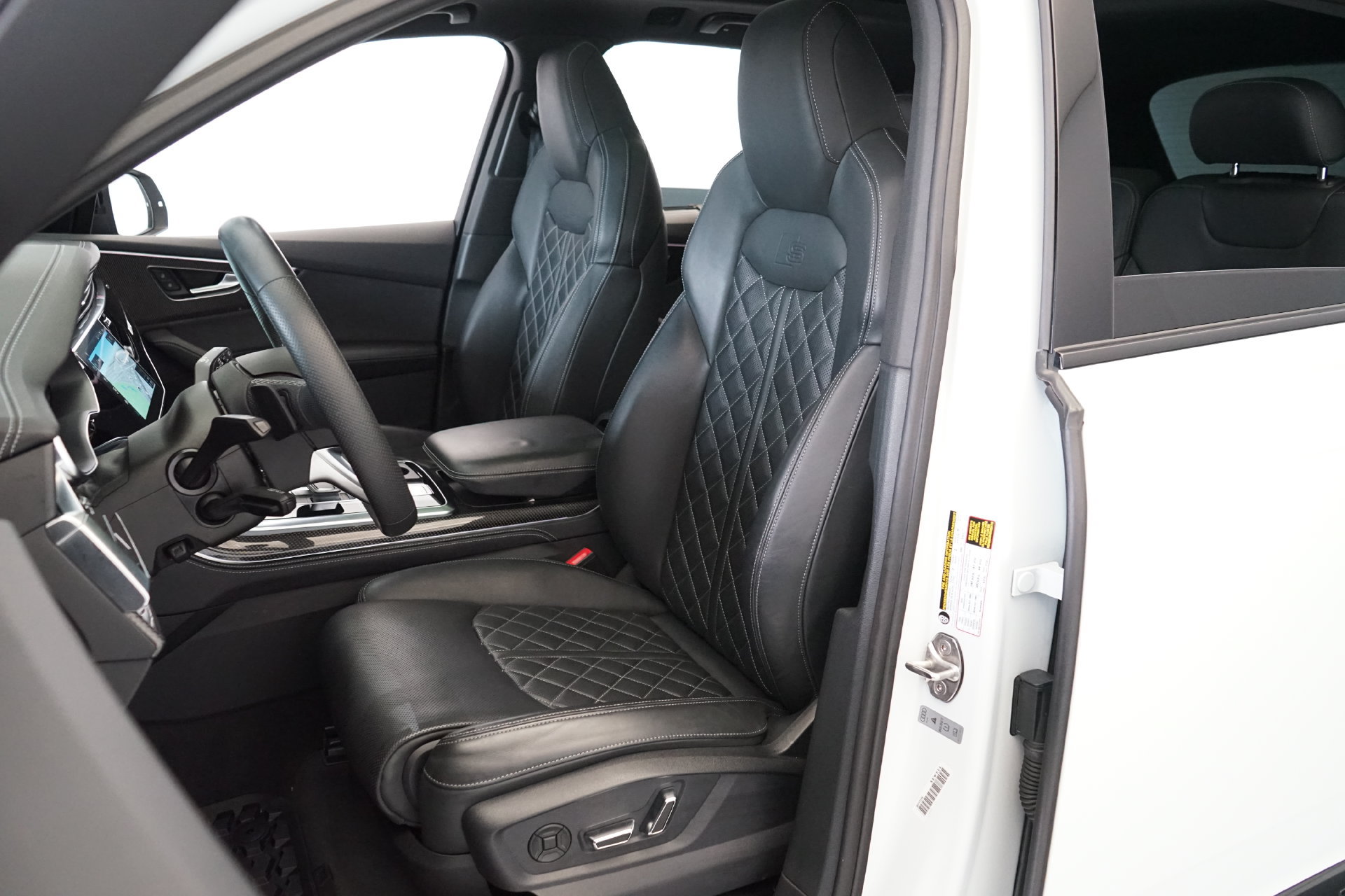 Used 2023 Audi SQ7 Premium Plus AWD/4WD image 3