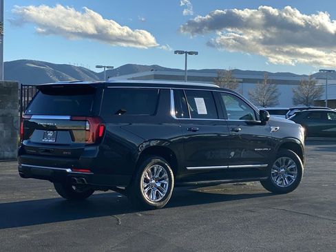 Certified 2025 GMC Yukon XL Denali image 5