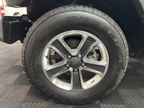 Used 2018 Jeep Wrangler Unlimited Sahara AWD/4WD image 36