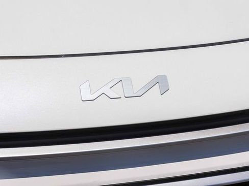 Used 2023 Kia Niro LX FWD image 13