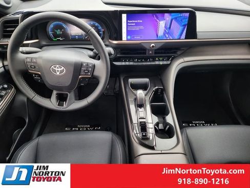 Used 2026 Toyota Crown AWD/4WD image 27