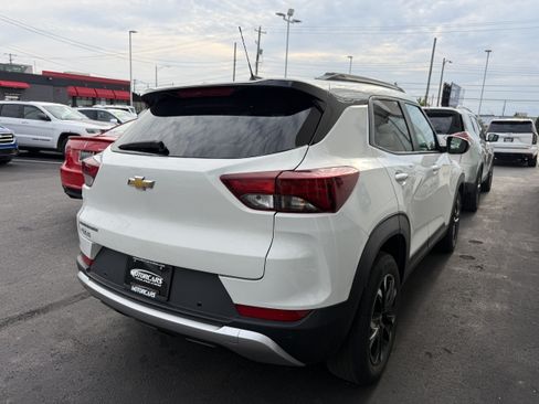 Used 2022 Chevrolet TrailBlazer LT AWD/4WD image 3