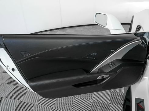 Used 2018 Chevrolet Corvette Z06 RWD image 11