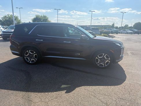 Used 2024 Hyundai Palisade SEL w/ Premium Package FWD image 2