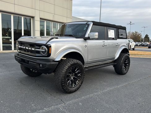 Used 2022 Ford Bronco Outer Banks image 2