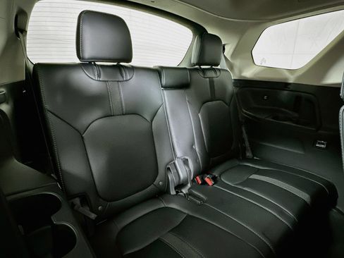 Used 2025 Honda Pilot EX-L image 25