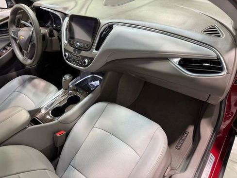 Used 2018 Chevrolet Malibu Premier w/ Premier Sun and Wheel Package FWD image 27