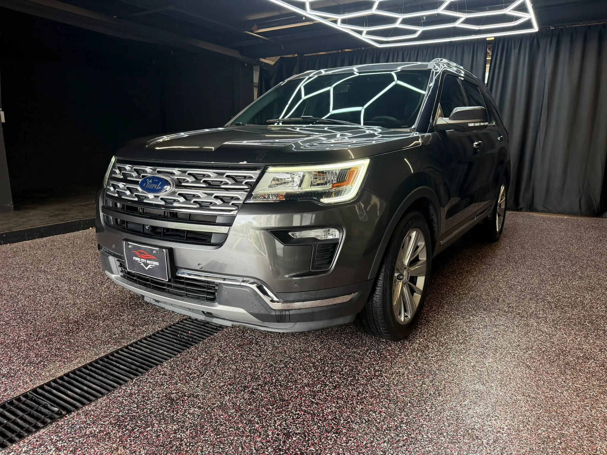 Used 2019 Ford Explorer Limited w/ Class III Trailer Tow Package FWD image 3