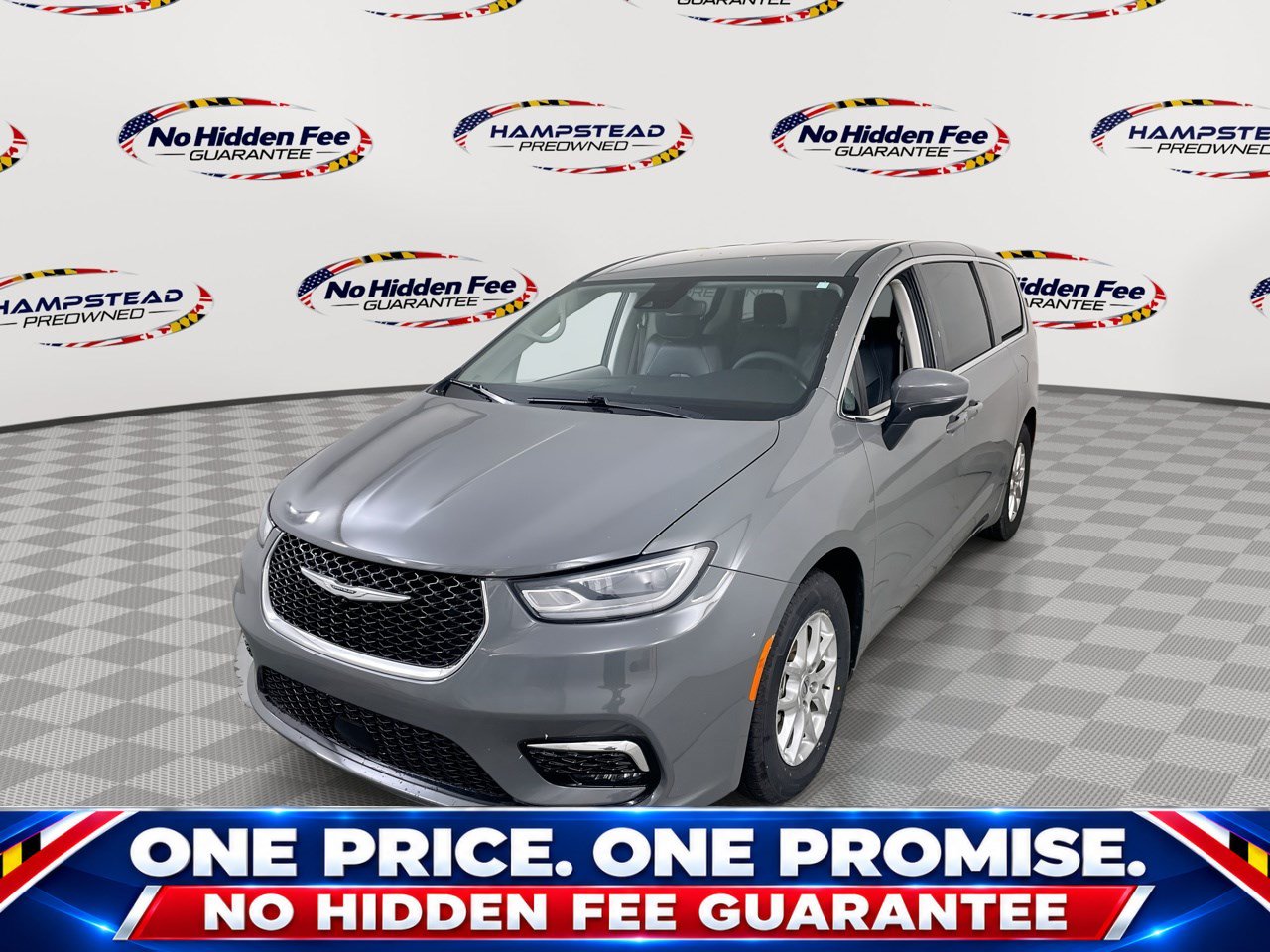 Used 2023 Chrysler Pacifica Touring-L FWD image 1