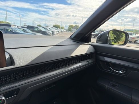 Certified 2025 Honda CR-V Sport-L image 22