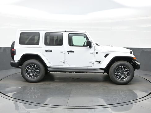 New 2025 Jeep Wrangler Sahara image 7