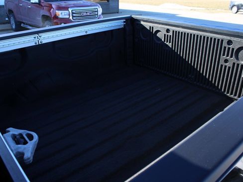 Used 2024 Nissan Titan SV w/ SV Convenience Package image 9