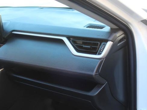 Used 2021 Toyota RAV4 LE image 18