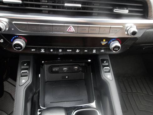 Used 2022 Kia Telluride SX w/ SX Prestige Package AWD/4WD image 22