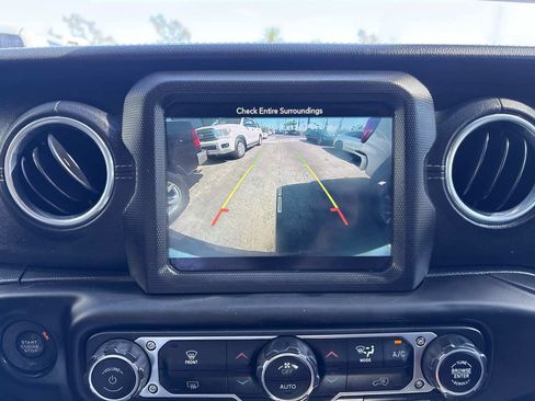 Used 2018 Jeep Wrangler Unlimited Sahara AWD/4WD image 25