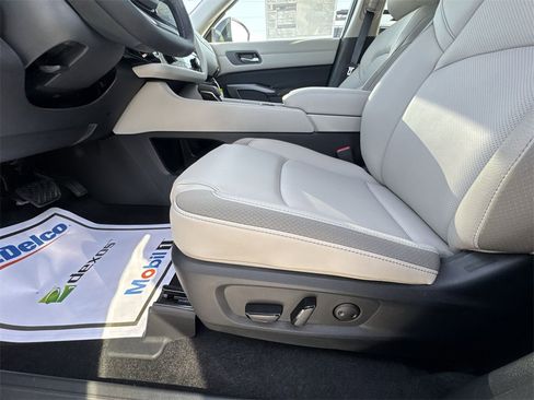 New 2026 Nissan Pathfinder SL image 4