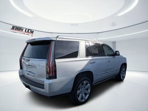 Used 2018 Cadillac Escalade Premium Luxury AWD/4WD image 3