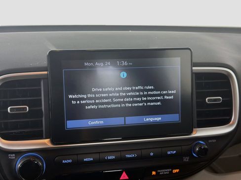 Used 2025 Hyundai Venue SEL FWD image 19