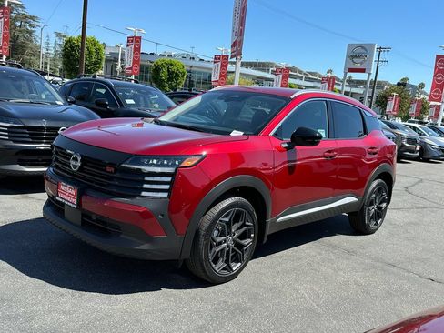 New 2026 Nissan Kicks SR w/ SR Premium Package FWD image 2