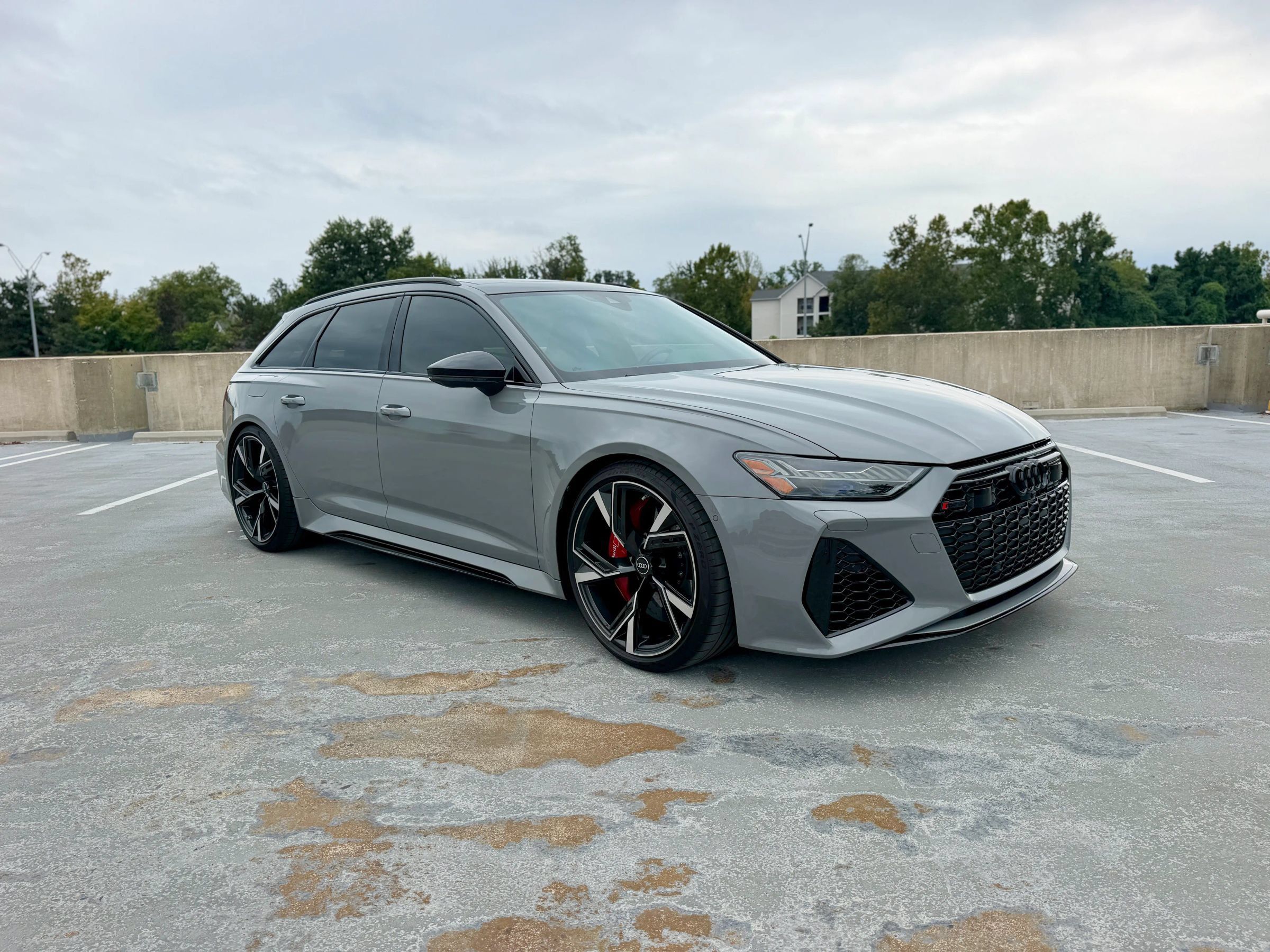 Used 2022 Audi RS 6 w/ Executive Package AWD/4WD image 2
