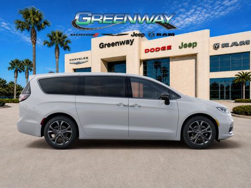 New 2026 Chrysler Pacifica Select FWD image 21