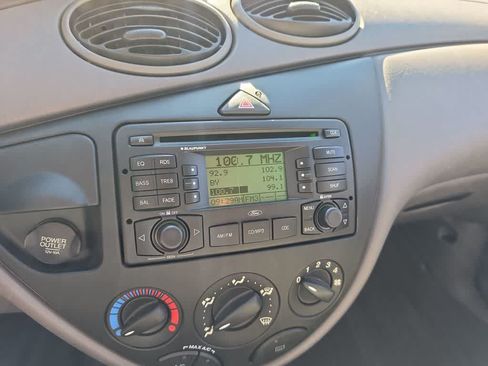 Used 2003 Ford Focus SE FWD image 16