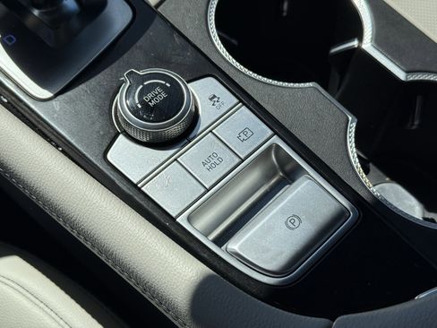 Used 2025 Genesis G70 2.5T image 25