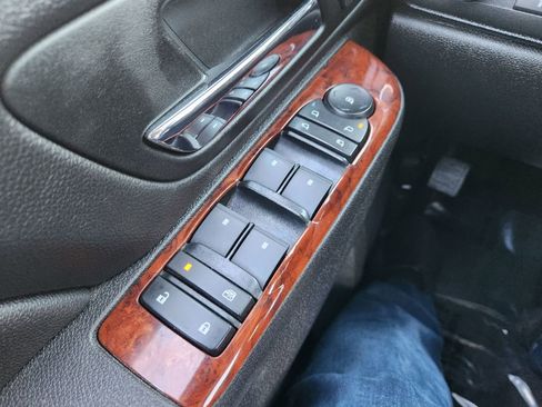 Used 2013 Chevrolet Avalanche LTZ image 22