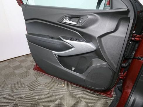 Used 2025 Chevrolet Trax LS w/ LS Convenience Package FWD image 33