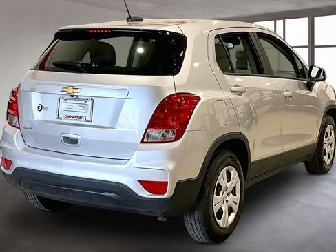 Used 2018 Chevrolet Trax LS FWD image 2