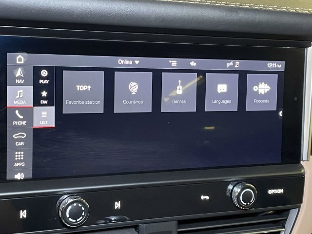 Certified 2022 Porsche Macan AWD/4WD image 29